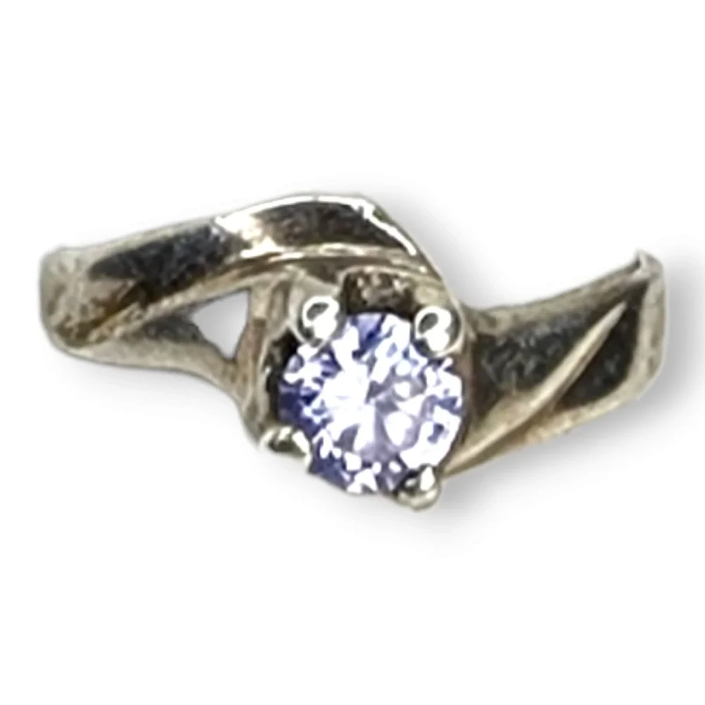 Vintage Solitaire Ring 925 Sterling Silver Size 7.25 Purple Stone Bypass Band